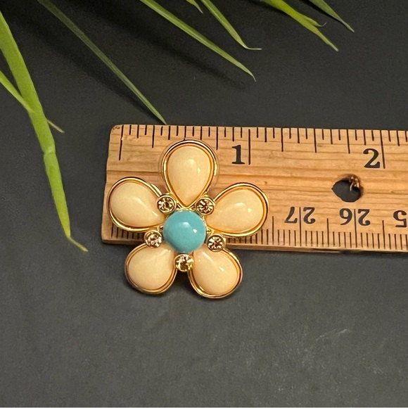 NEW Joan Rivers Flower Blossom Button Earrings - Picture 6 of 7